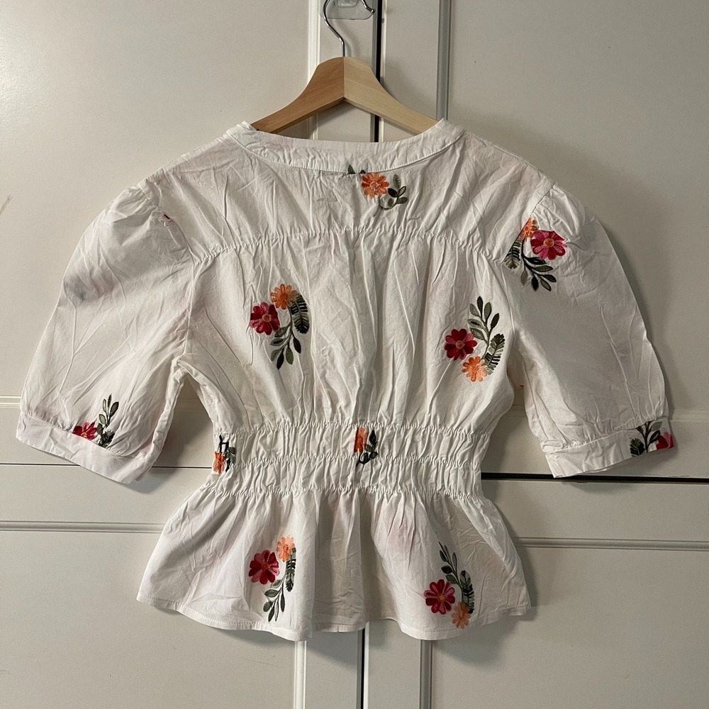 Hippie Nomad White Floral Embroidered Smocked Peplum Blouse Pearl Buttons L - Picture 2 of 6